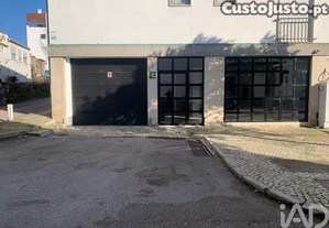 Loja / Estabelecimento Comercial em Torres Novas (Santa Maria, Salvador e Santiago) de 377,00 m²