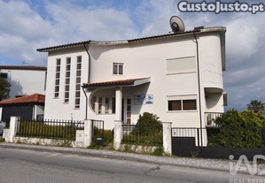 Casa tradicional T4 em Miranda do Corvo de 385,00 m²