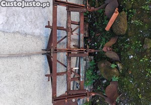 Abreregos  para engatar ao tractor.