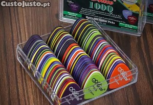 100 Palhetas para Viola, Guitarra e Baixo (V�rias Cores e Tamanhos)