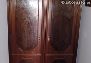 Roupeiro em Madeira