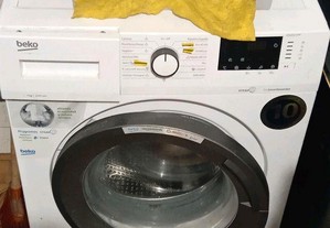 Máquina de lavar roupa em excelente estado..