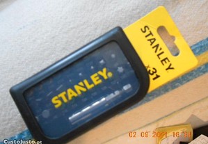 caixa de 31 bits + adaptador magnetico stanley