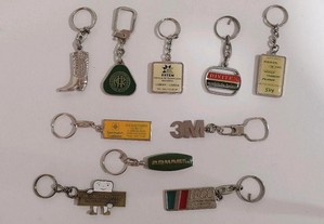 Conjunto de 10 diferentes porta chaves em metal (I)