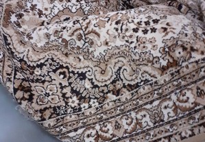 Carpete de lã com motivos florais