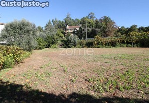 Terreno Com Possibilidade De Construção De...