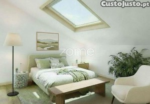 Moradia Em Remodelação T3, Na Travessa S. Dinis...