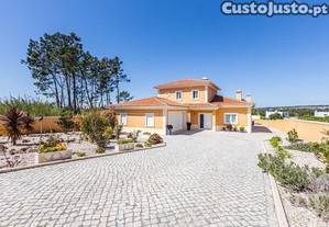 Casa / Villa T4 em Nadadouro de 228 m²