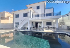 Moradia T3 +1 Com Piscina De �gua Salgada -...