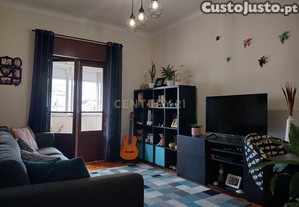 Apartamento T3 em Amadora com Varanda e Vista para a Cidade