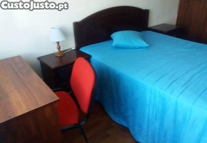 Quarto a Menina estudante ou trabalhadora