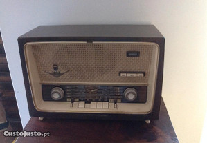 Rádio Antigo Grundig 1000