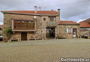 Moradia T2 Com 2 Pisos Em Tourém, Montalegre