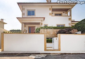 Moradia Individual T4 Com Garagem Fechada Em...