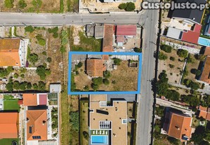 Moradia T2 com Terreno Generoso em Fernão Ferro   Oportunidade Única!