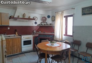 Casa / Villa T3 em Cortes do Meio de 195,00 m