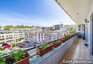 Apartamento T4 Na Rua Costa Gomes, Maximinos,...