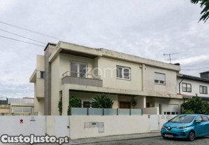 Moradia T4 De 3 Frentes Perto Metro Lidador