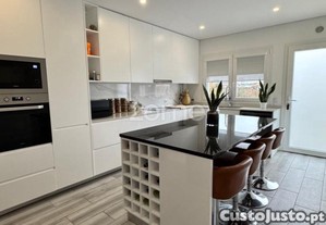 Moradia T4 Semi-Nova C/ Terraço - Jardim Em...