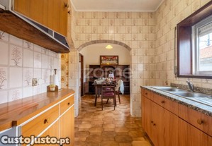 Moradia T2+1 Com Garagem, Anexos, Jardim E Poço...