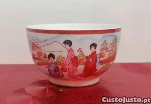 Bonita taça vintage com motivos chineses, em loiça Vista Alegre, carimbo 1947 a 68
