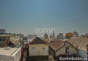 Prédio Para Recuperar Junto À Brito Capelo