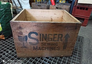 Raríssima caixa de madeira Máquina SINGER