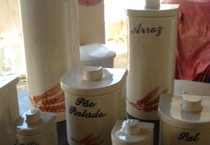 10 recipientes novos, em porcelana, pintado à mão