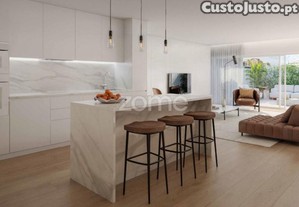 Apartamento T4 - Brito Capelo 1023