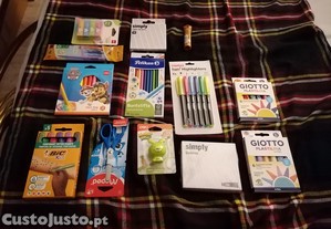 Conjunto Material Escolar ( Tudo Novo e Embalado Ainda )
