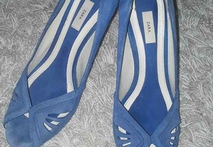 Sapatos abertos azuis da Zara