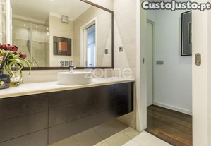 Apartamento T4 Renovado Com Garagem Ao Jardim...