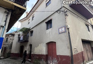 Pr�dio em Tabua�o de 254 m�