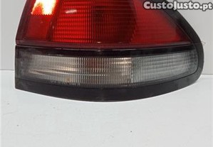 FAROLIM TRASEIRO DIREITO Mazda 626 berlina gf 1997 22061825