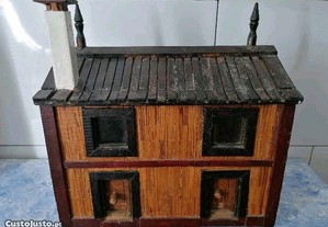 Casa miniatura em madeira, uma peça totalmente manual e única, podendo levar iluminação no interior