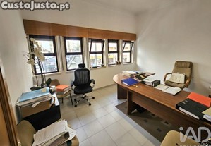 Loja / Estabelecimento Comercial T3 em Agualva E Mira-Sintra de 70,00 m²