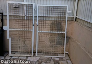 Portão em ferro branco