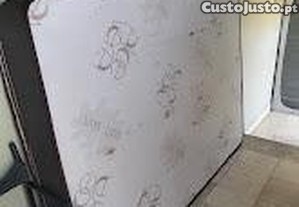Colchao de casal com 190 por 140 cm em muito bom estado