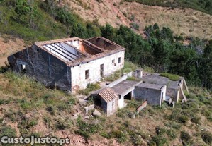 Moradia Em Ruina Com 86Ha De Terreno, Em Silves
