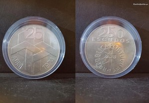 2 moedas Portugal 250 escudos 25 de Abril 1974 prata