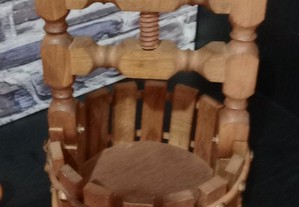Engenho quebra Nozes, em madeira de castanho e Cobre - Feito à mão