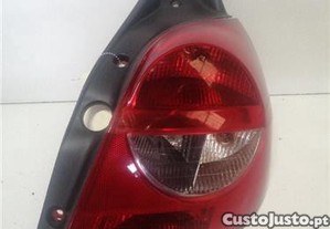 FAROLIM TRASEIRO DIREITO Renault clio iii 8200245333