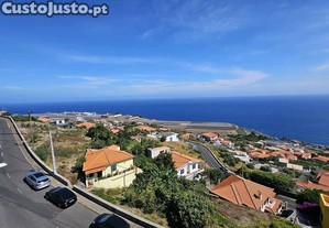 T2 último piso com sala ampla e vista Mar