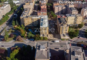 Apartamento T4 Com Garagem Fechada Em São Vitor...