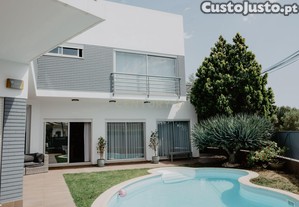 Luxuosa Moradia T5 com Piscina em Alvor, Portimão