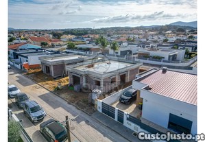 Moradia Geminada em Azeito