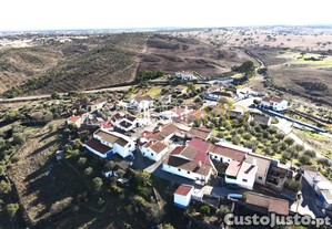 Moradia tipicamente alentejana - Aldeia de Gorazes - Almod�var