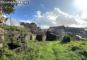 Moradia T2+2 Inserida Em Terreno Urbano Em...