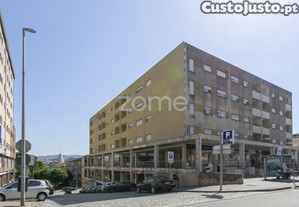 Parque De Estacionamento E Recolhas, Situado Em...