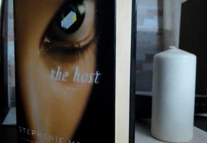 LIVRO The Host de Stephenie Meyer - em Inglês - Capa DURA